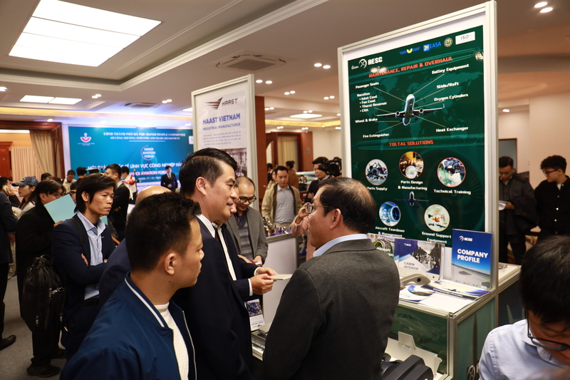 এই অনুষ্ঠানের কাঠামোর মধ্যে, প্রদর্শনী এলাকায় হ্যানয় এবং ভিয়েতনামের পণ্য, মডেল, সরঞ্জাম, প্রযুক্তি, উৎপাদন ক্ষমতা, মানবসম্পদ প্রশিক্ষণ, প্রযুক্তিগত অবকাঠামো, সরবরাহ ইত্যাদি প্রদর্শন করা হবে। ছবি: এন.এইচ.