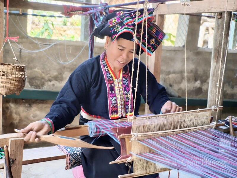 Ở góc độ phát triển kinh tế vùng, đường bay mới mang ý nghĩa mở rộng không gian thị trường cho các ngành dịch vụ, du lịch, thương mại của Điện Biên.