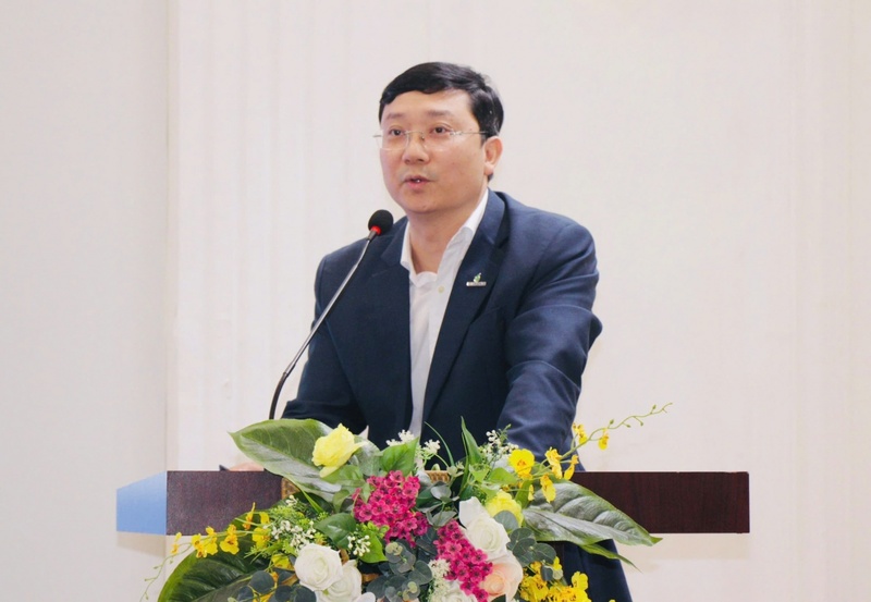 TS. Nguyễn Văn Tư - Phó Viện trưởng phụ trách VPI trình bày phương án điều chỉnh quy hoạch phân ngành dầu khí.