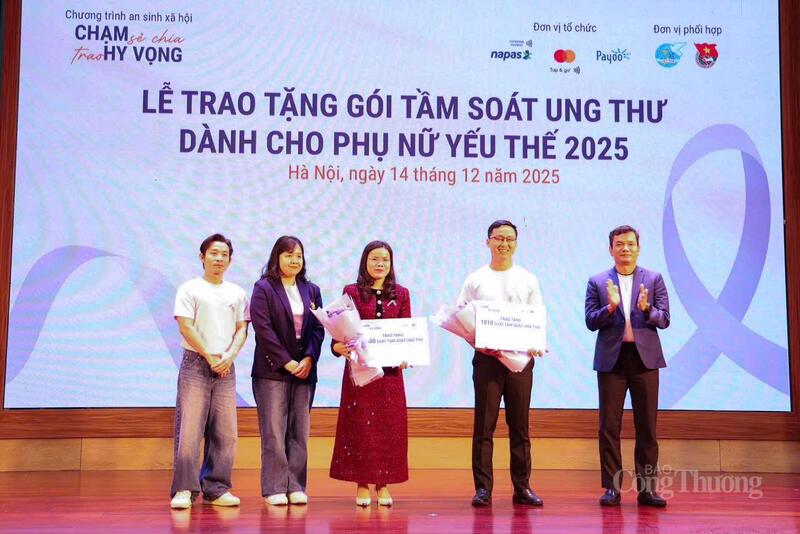 Ban tổ chức đã trao tổng cộng 2.010 suất tầm soát và xét nghiệm HPV.