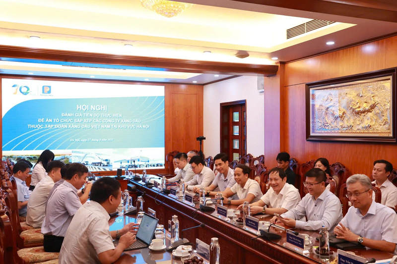 Sáng 27/8, tại trụ sở Công ty Xăng dầu Khu vực I đã tổ chức Hội nghị đánh giá tiến độ thực hiện Đề án tổ chức, sắp xếp các công ty xăng dầu thành viên.