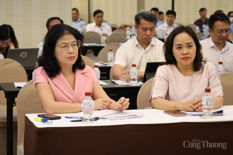 Các đại biểu tham dự hội nghị.