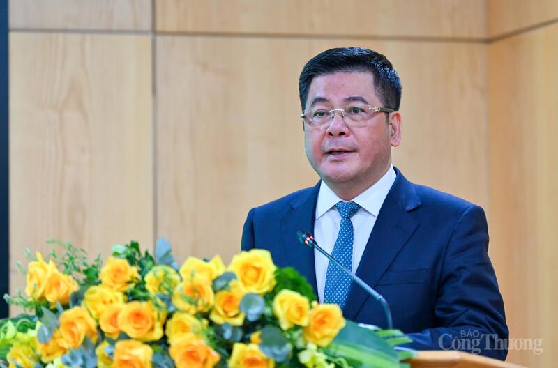 Bộ trưởng Bộ Công Thương Nguyễn Hồng Diên tham dự và phát biểu chỉ đạo tại sự kiện. Ảnh: Nguyễn Nam.