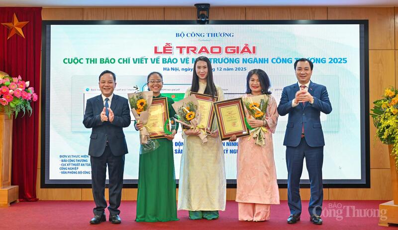 Các tác giả đoạt Giải C. Ảnh: Nguyễn Nam.