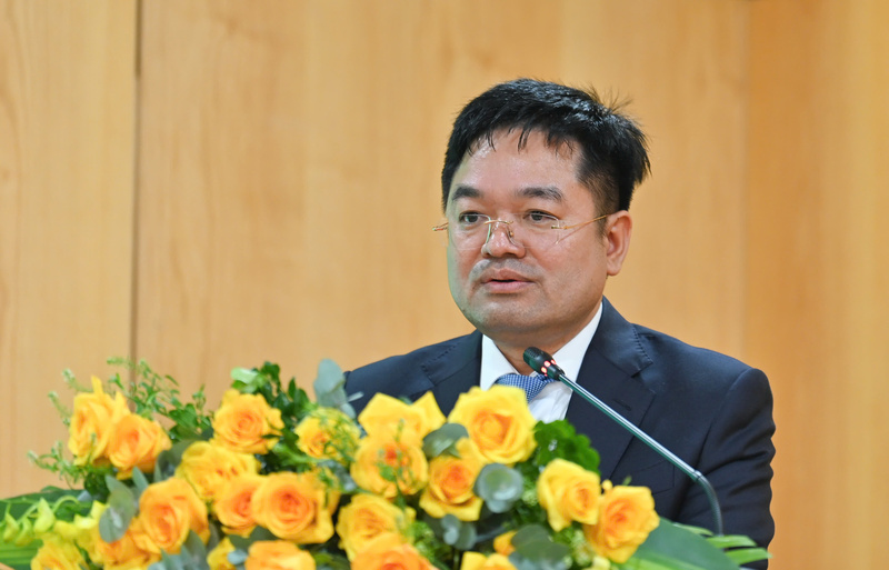 Tổng Biên tập Nguyễn Văn Minh - Phó Trưởng Ban thường trực Ban tổ chức cuộc thi - phát biểu tại lễ trao giải. Ảnh: Nam Nguyễn