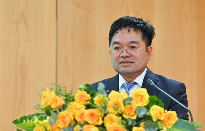 Tổng Biên tập Nguyễn Văn Minh - Phó Trưởng Ban thường trực Ban tổ chức cuộc thi - phát biểu tại lễ trao giải. Ảnh: Nam Nguyễn.