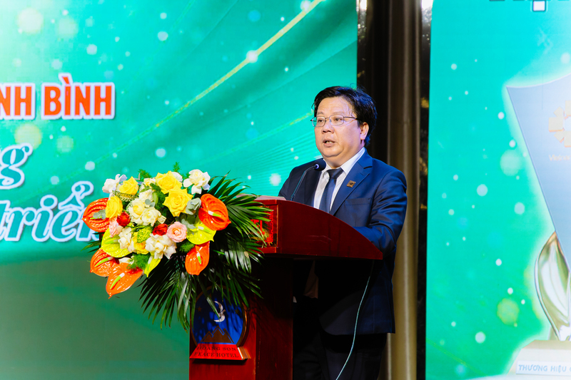 Ông Lê Tuấn Dũng – Giám đốc công ty phát biểu tri ân những hỗ trợ, đóng góp của cơ quan ban ngành, các nhà khoa học, viện trường, đối tác, đại lý và bà con nông dân đối với sự phát triển công ty trong thời gian qua.