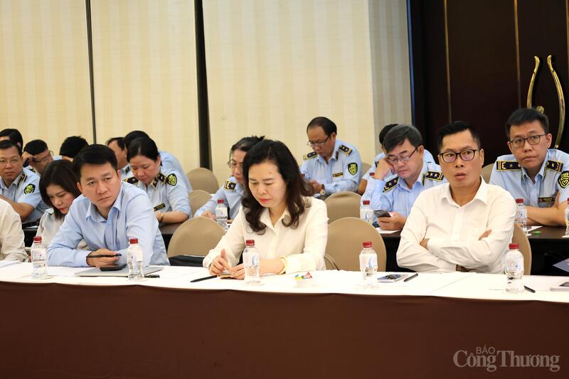 Các đại biểu tham dự hội nghị.