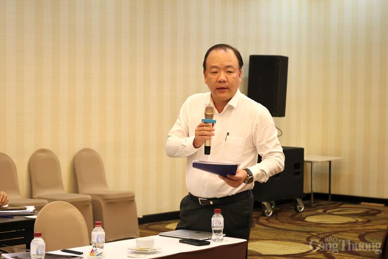 Ông Trần Hữu Linh, Cục trưởng Cục Quản lý và Phát triển thị trường trong nước (Bộ Công Thương) phát biểu tại hội nghị