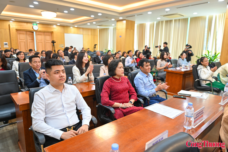 Đây là mục tiêu chiến lược đòi hỏi sự nỗ lực của toàn bộ hệ thống chính trị, doanh nghiệp và xã hội. Trong đó, ngành Công Thương với vai trò trụ cột của nền kinh tế, quản lý nhiều lĩnh vực sản xuất, thị trường và năng lượng có tác động lớn đến môi trường giữ vị trí đặc biệt quan trọng.