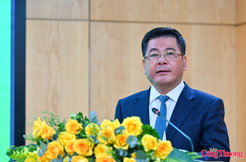 Cuộc thi do Bộ Công Thương chủ trì, giao Báo Công Thương, Cục Kỹ thuật an toàn và Môi trường công nghiệp, Văn phòng Bộ Công Thương phối hợp tổ chức trong bối cảnh Việt Nam đang bước vào giai đoạn tăng tốc thực hiện các cam kết quốc tế về biến đổi khí hậu, đặc biệt là mục tiêu đạt phát thải ròng bằng 0 vào năm 2050.