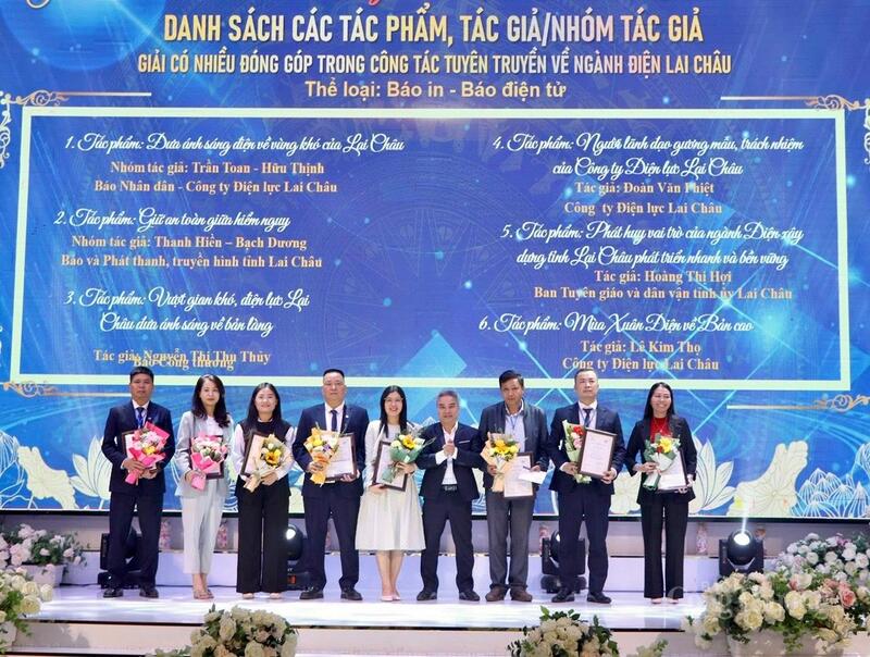 Tác phẩm ký “Vượt gian khó, điện lực Lai Châu đưa ánh sáng về bản làng” của tác giả Thu Thủy, Báo Công Thương đã đạt giải thành tích.