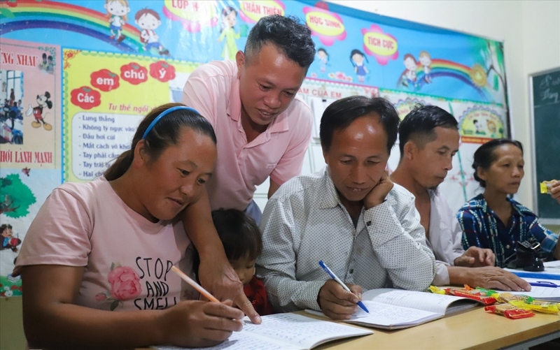 Nghệ An đã huy động sự vào cuộc của các cấp, ngành trong nỗ lực xóa mù chữ vùng đồng bào dân tộc thiểu số