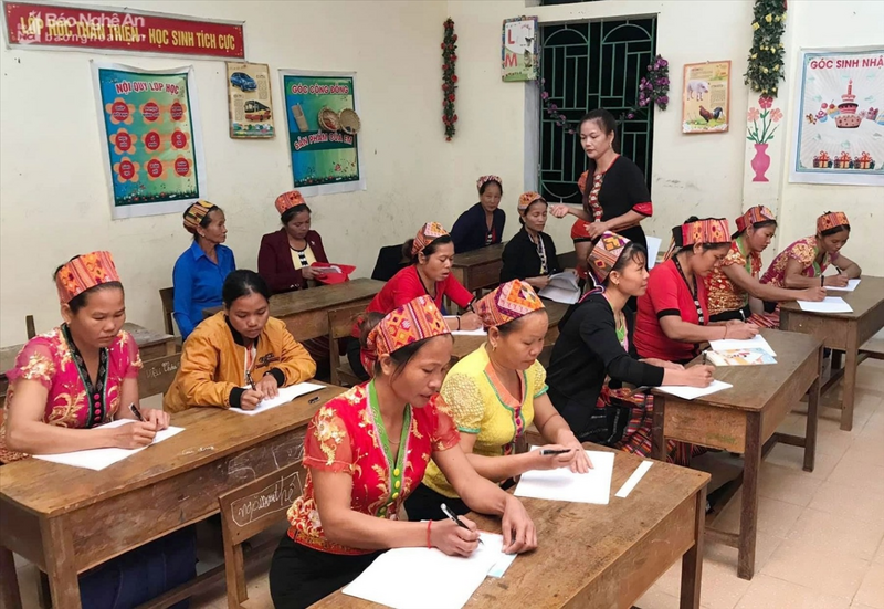 Lớp xóa mù chữ tổ chức ở xã Na Ngoi