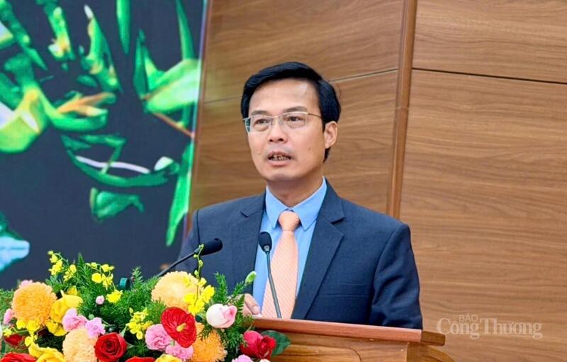 Ông Đinh Văn Tuấn, Phó Chủ tịch UBND tỉnh Lâm Đồng phát biểu tại họp báo. Ảnh: Diễm Thương