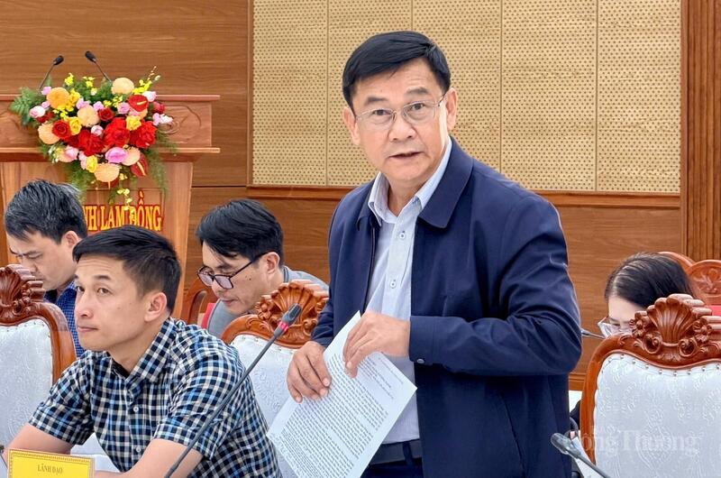 Ông Võ Công Tuấn, Phó Giám đốc Sở Công Thương tỉnh Lâm Đồng trình bày tham luận tại buổi họp báo. Ảnh: Diễm Thương