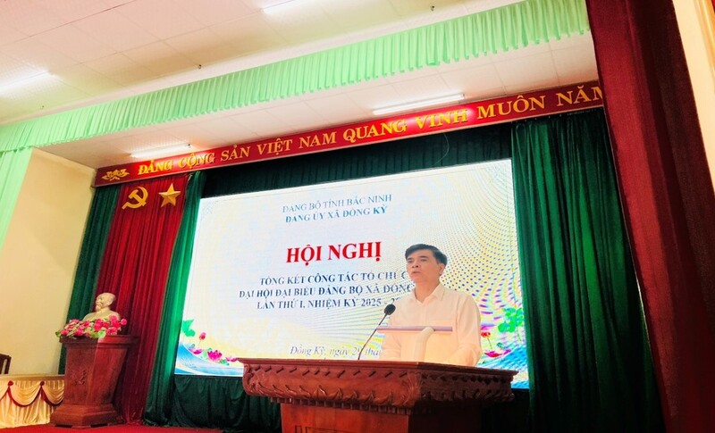 Ông Nguyễn Văn Tuyền - Bí thư Đảng ủy xã Đồng Kỳ phát biểu tại Hội nghị giao ban với bí thư các chi bộ; tổng kết công tác tổ chức Đại hội đại biểu Đảng bộ xã Đồng Kỳ lần thứ I, nhiệm kỳ 2025-2030.