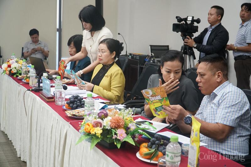 Hội đồng làm việc bình chọn ra các sản phẩm công nghiệp nông thôn tiêu biểu Đà Nẵng 2025