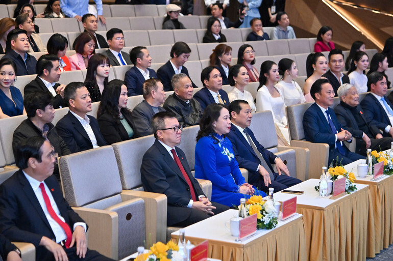 Các đại biểu tham dự Gala.