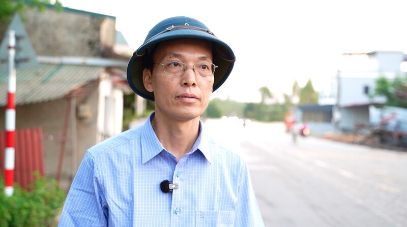 Ông Trần Thế Tùng - Phó Bí thư Thường trực Đảng ủy xã Bố Hạ trao đổi với Báo Công Thương khi đang trực ứng phó với cơn bão số 11 (Matmo).