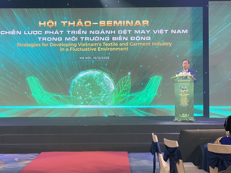 Chủ tịch Hiệp hội Dệt May Việt Nam Vũ Đức Giang phát biểu tại Hội thảo “Chiến lược phát triển ngành dệt may Việt Nam trong môi trường biến động”. Ảnh: Việt Nga