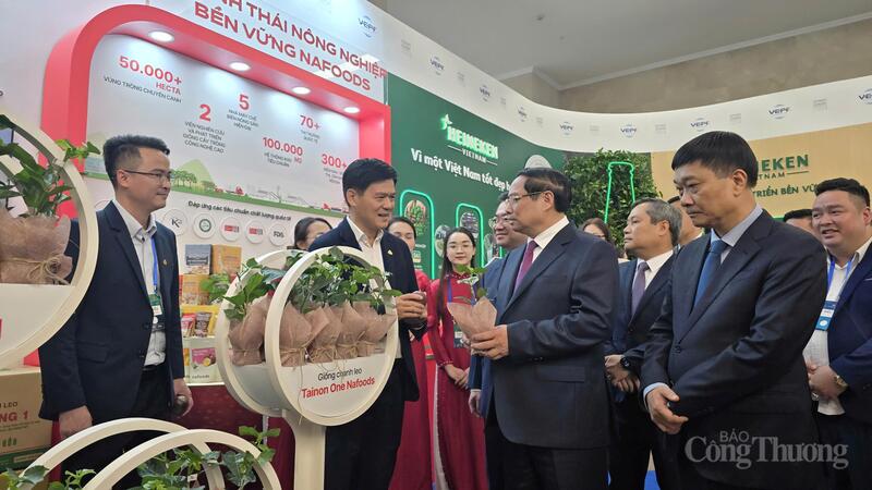 Thủ tướng thăm gian trưng bày của NaFood