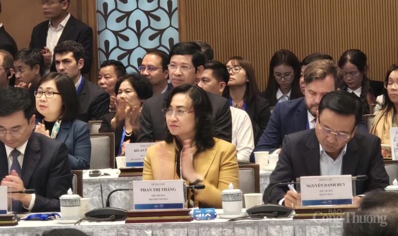 Thứ trưởng Bộ Công Thương Phan Thị Thắng tham dự diễn đàn