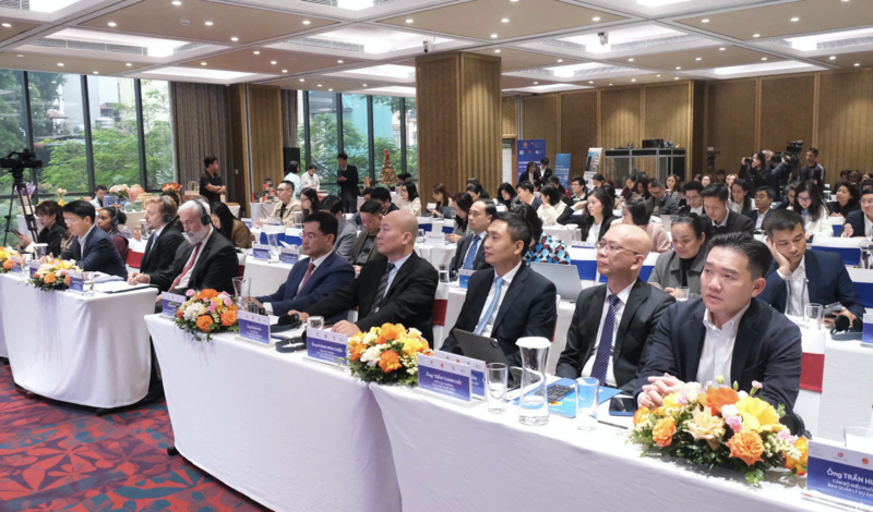 Các đại biểu tham dự hội nghị.