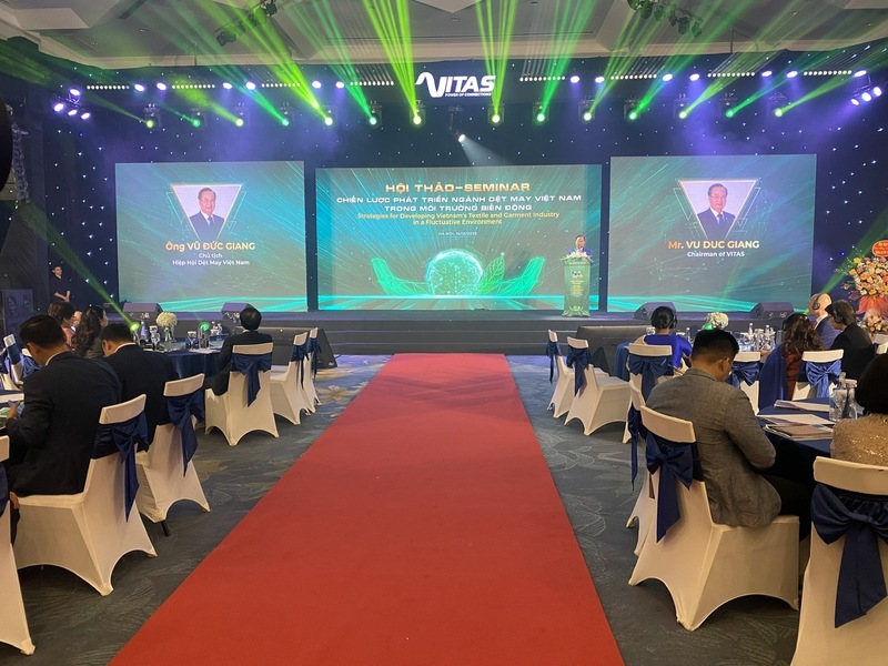 Toàn cảnh Hội thảo “Chiến lược phát triển ngành dệt may Việt Nam trong môi trường biến động”. Ảnh: Việt Nga
