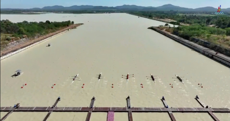 Đội tuyển Rowing nữ Việt Nam đã giành huy chương vàng thứ 41 cho Đoàn Thể thao Việt Nam tại SEA Games 33. Ảnh: TTXVN