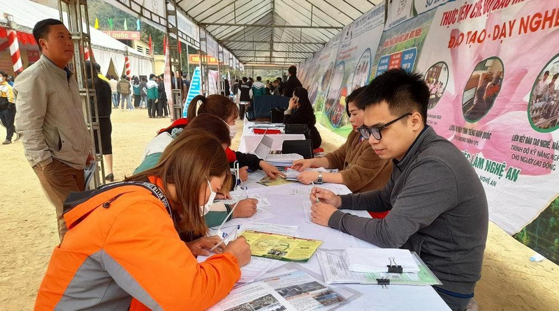 Học sinh vùng dân tộc thiểu số, vùng khó khăn học nghề tại Trường Trung cấp Dân tộc Nội trú Nghệ An.