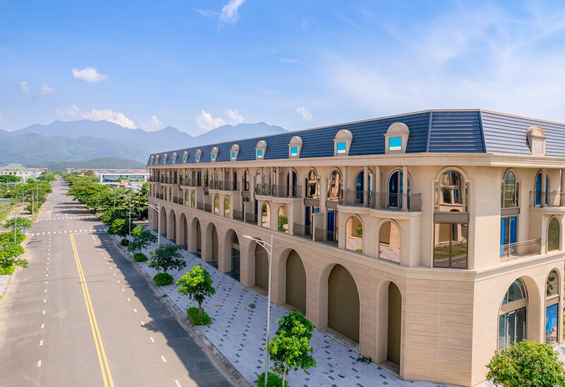 Dragon City Park sở hữu vị trí đắc địa trên đường số 5, phường Hải Vân, thành phố Đà Nẵng. Dự án nằm ngay điểm giao thoa của các tuyến giao thông huyết mạch: Nguyễn Tất Thành nối dài, quốc lộ 1A và cao tốc Đà Nẵng - Quảng Ngãi.