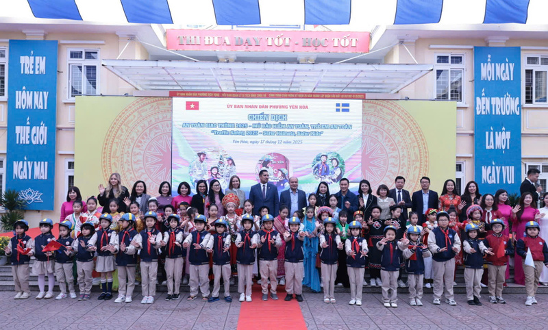 Buổi lễ triển khai Chiến dịch an toàn giao thông 2025 "Mũ bảo hiểm an toàn, trẻ em an toàn". Ảnh: Tùng Lâm