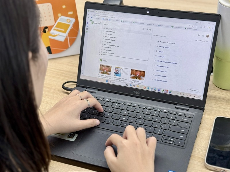 Báo cáo xu hướng tìm kiếm của Cốc Cốc cho thấy, tìm kiếm dần trở thành phản xạ theo dõi xã hội, hỗ trợ người dân chủ động nắm bắt thông tin và thực thi các thay đổi trong đời sống