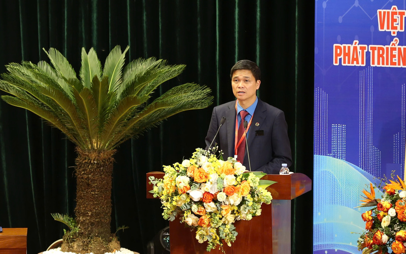 Đồng chí Ngọ Duy Hiểu - Phó Bí thư Đảng ủy, Phó Chủ tịch Tổng Liên đoàn Lao động Việt Nam phát biểu tại Đại hội.