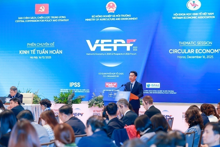 Ông Khuất Quang Hưng, Phó Tổng Giám đốc phụ trách Đối ngoại và Truyền thông Nestlé Việt Nam, phát biểu tại Diễn đàn Kinh tế Việt Nam 2025, triển vọng 2026.