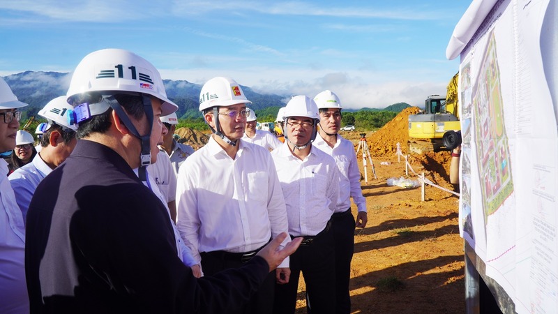 Lãnh đạo thành phố Huế thường xuyên kiểm tra, đôn đốc đẩy nhanh tiến độ các dự án trên địa bàn. Ảnh: H. Minh.