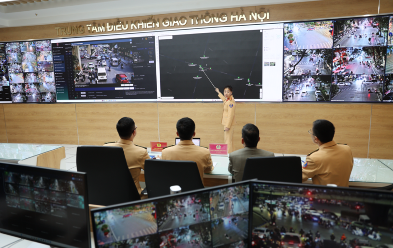 Trung tâm điều khiển giao thông Hà Nội là đầu não kiểm soát toàn bộ hệ thống camera AI. Ảnh: Cục CSGT.