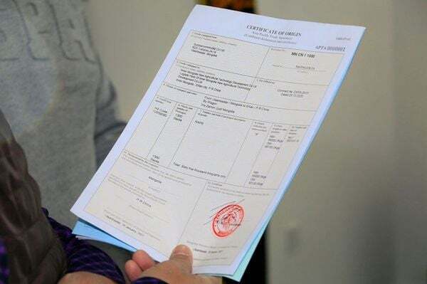 Mẫu giấy chứng nhận xuất xứ hàng hóa sẽ được cấp cho hàng hóa có thông tin cụ thể, đáp ứng quy tắc xuất xứ của nước nhập khẩu và thường được cấp trước khi hàng xếp lên tàu. Ảnh minh hoạ