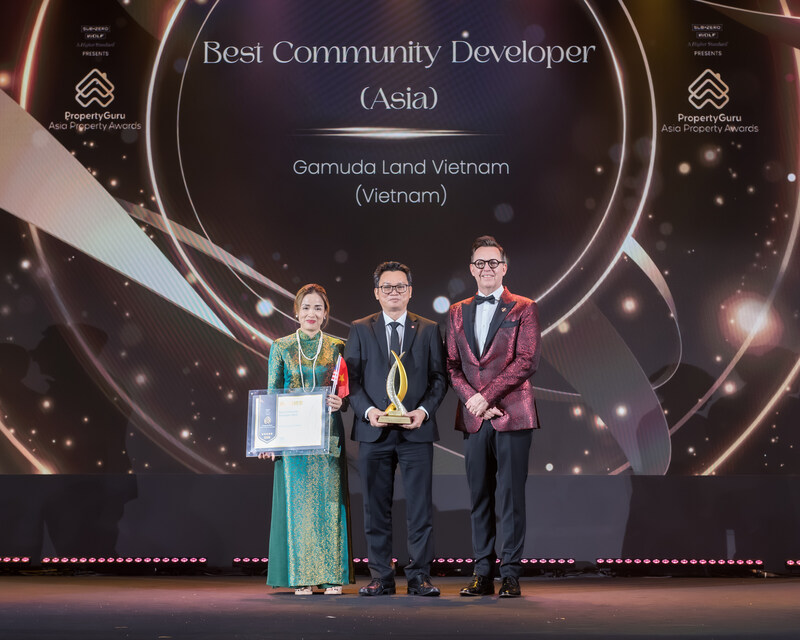 Đại diện lãnh đạo Gamuda Land Việt Nam nhận giải Asia Property Awards 2025