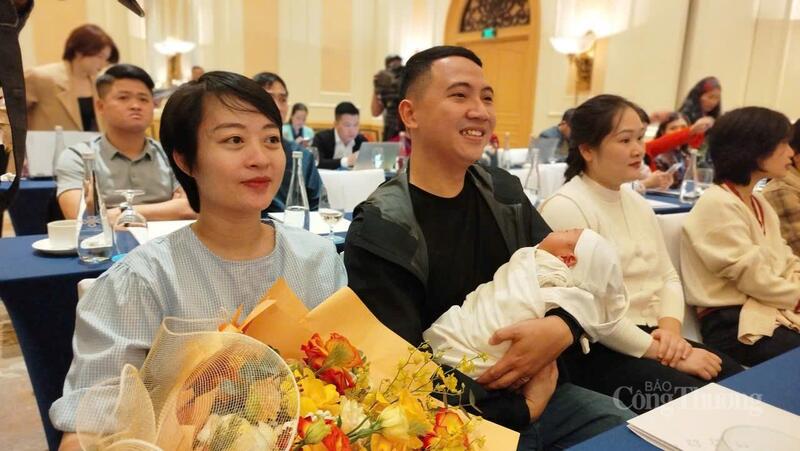 Gia đình chị Phạm Thị Huyền Trang tại sự kiện. Ảnh: Hải Sơn