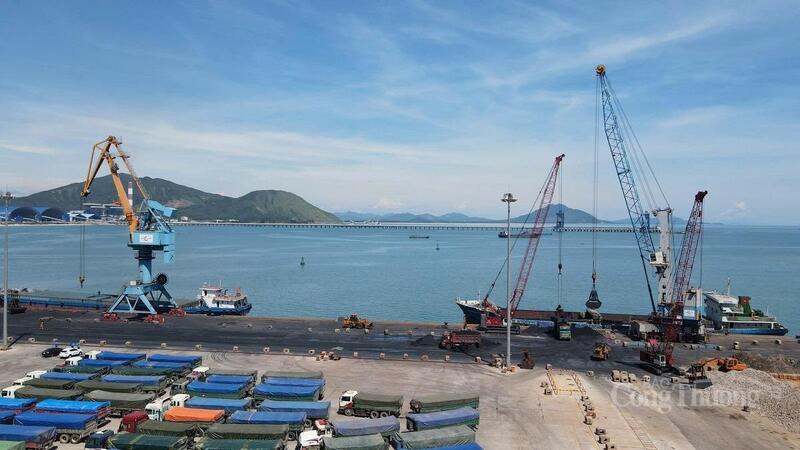 Sản xuất công nghiệp phục hồi mạnh với giá trị gia tăng ước tăng 15,22% so với cùng kỳ năm 2024. Ảnh: Trọng Tùng.