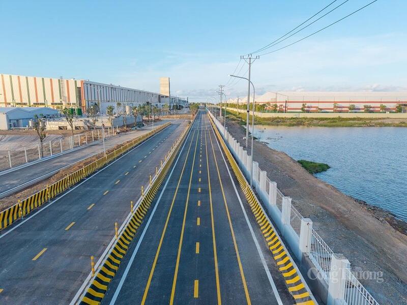 Hạ tầng giao thông đồng bộ là nền tảng vững chắc để nền công nghiệp Hà Tĩnh bứt phá. Ảnh: VinFast Hà Tĩnh.