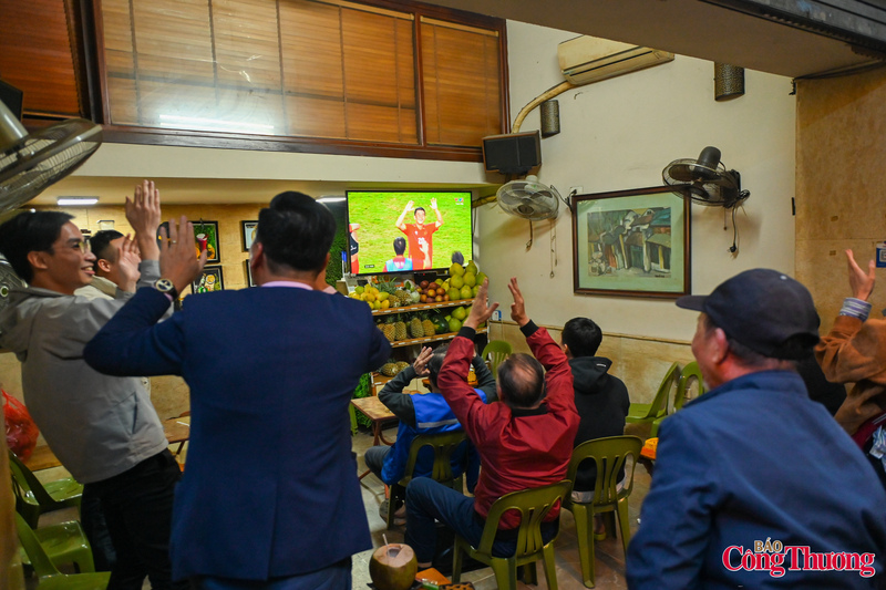 Tối 18/12, sau khi tuyển U22 Việt Nam thắng U22 Thái Lan trong trận chung kết bóng đá nam SEA Games 33.