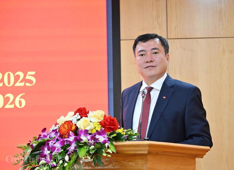 Đồng chí Nguyễn Sinh Nhật Tân, Ủy viên Ban Thường vụ, Phó Bí thư Thường trực Đảng ủy, Thứ trưởng Bộ Công Thương phát biểu kết luận hội nghị