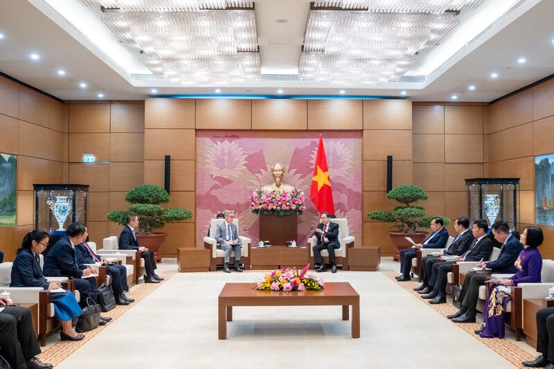 Chủ tịch Quốc hội Trần Thanh Mẫn tiếp Bộ trưởng Bộ Ngoại giao Lào Thongsavanh Phomvihane. Ảnh: VPQH.