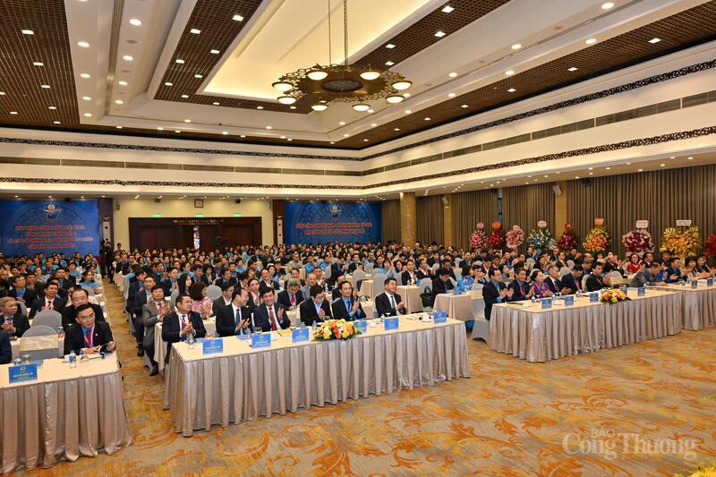 Gần 300 đại biểu tham dự Đại hội Công đoàn Công Thương Việt Nam. Ảnh: Cấn Dũng