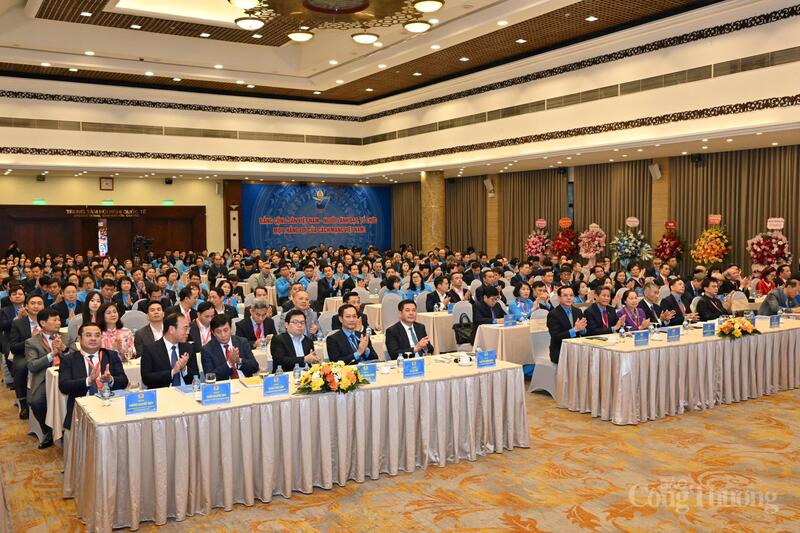 Gần 300 đại biểu tham dự Đại hội Công đoàn Công Thương Việt Nam. Ảnh: Cấn Dũng.
