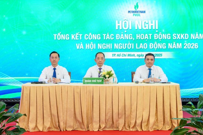 Đoàn Chủ tịch điều hành Hội nghị. Ảnh: PVOIL