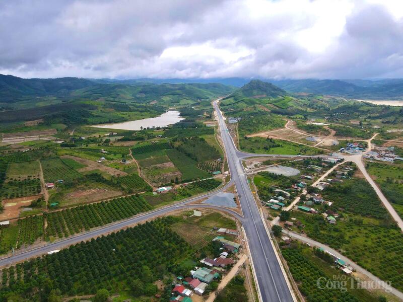 Dự án đầu tư xây dựng đường bộ cao tốc Khánh Hòa - Buôn Ma Thuột giai đoạn 1 (đăng ký thông xe kỹ thuật). Ảnh: Lê Sơn